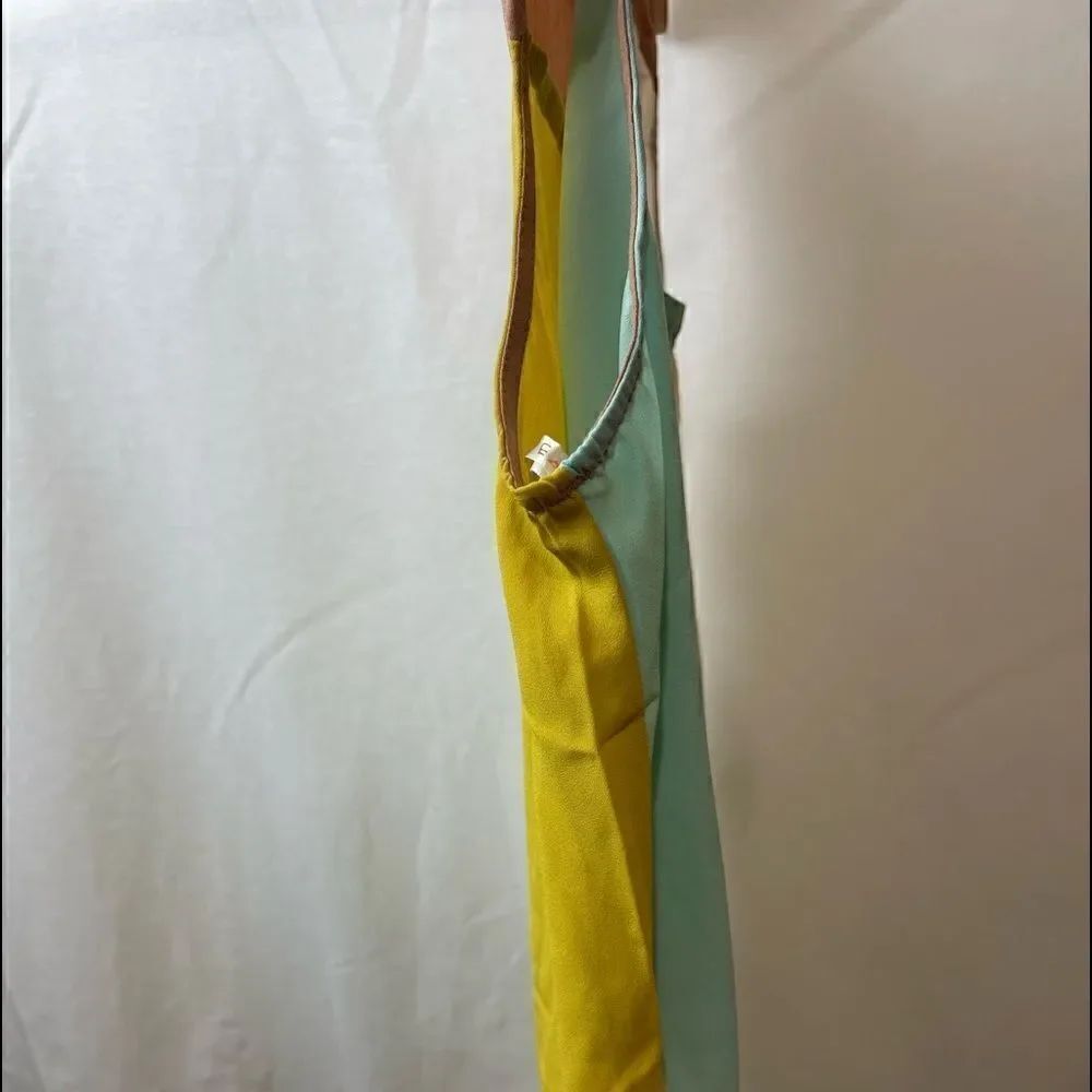 Color block Button down Blouse - Picture 2 of 7